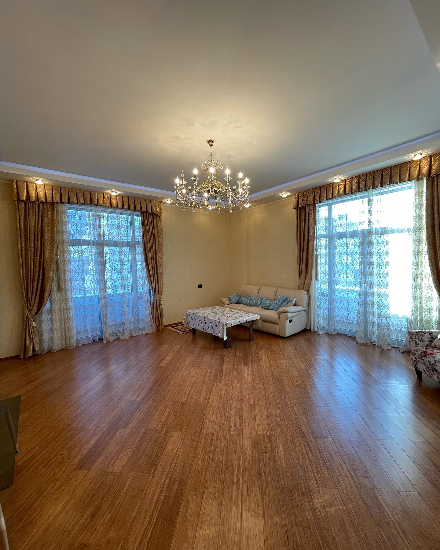 کفپوش تخفیف روز کارمند ( ۴ شهریور ماه ۱۴۰۴ )
